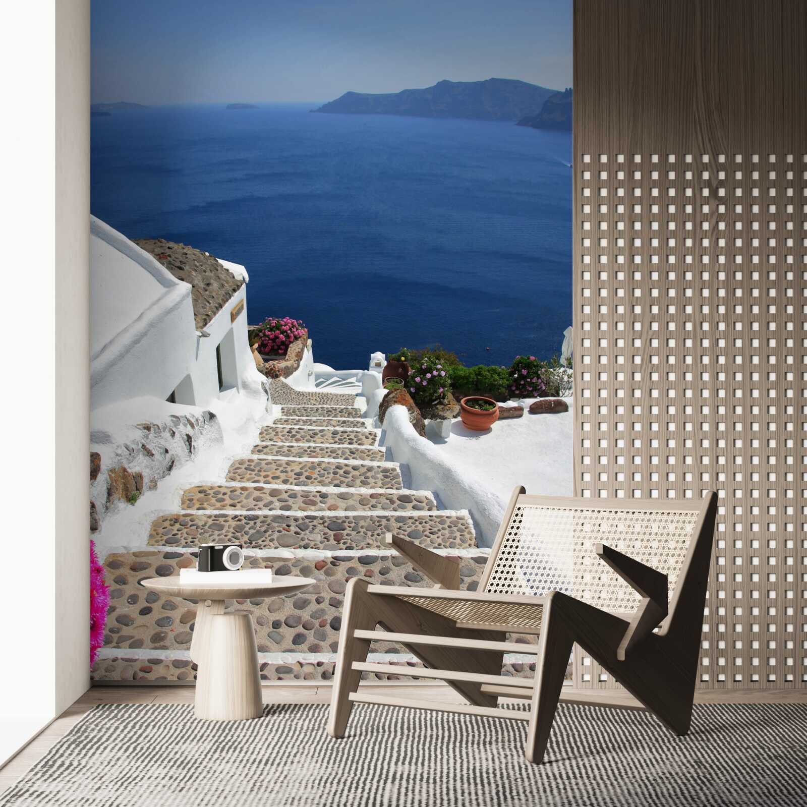 Fotobehang trappen naar de zee en de promenade in griekenland