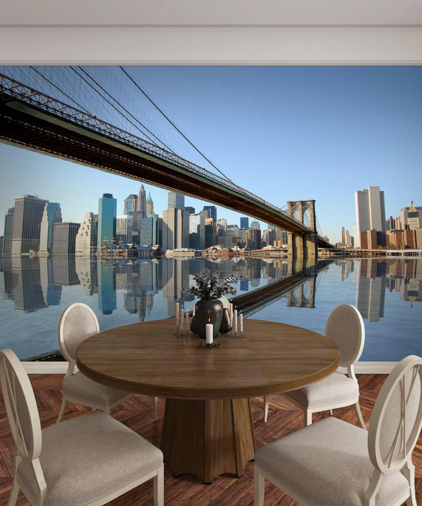 Fotobehang een brug over een rivier die naar een grote stad leidt