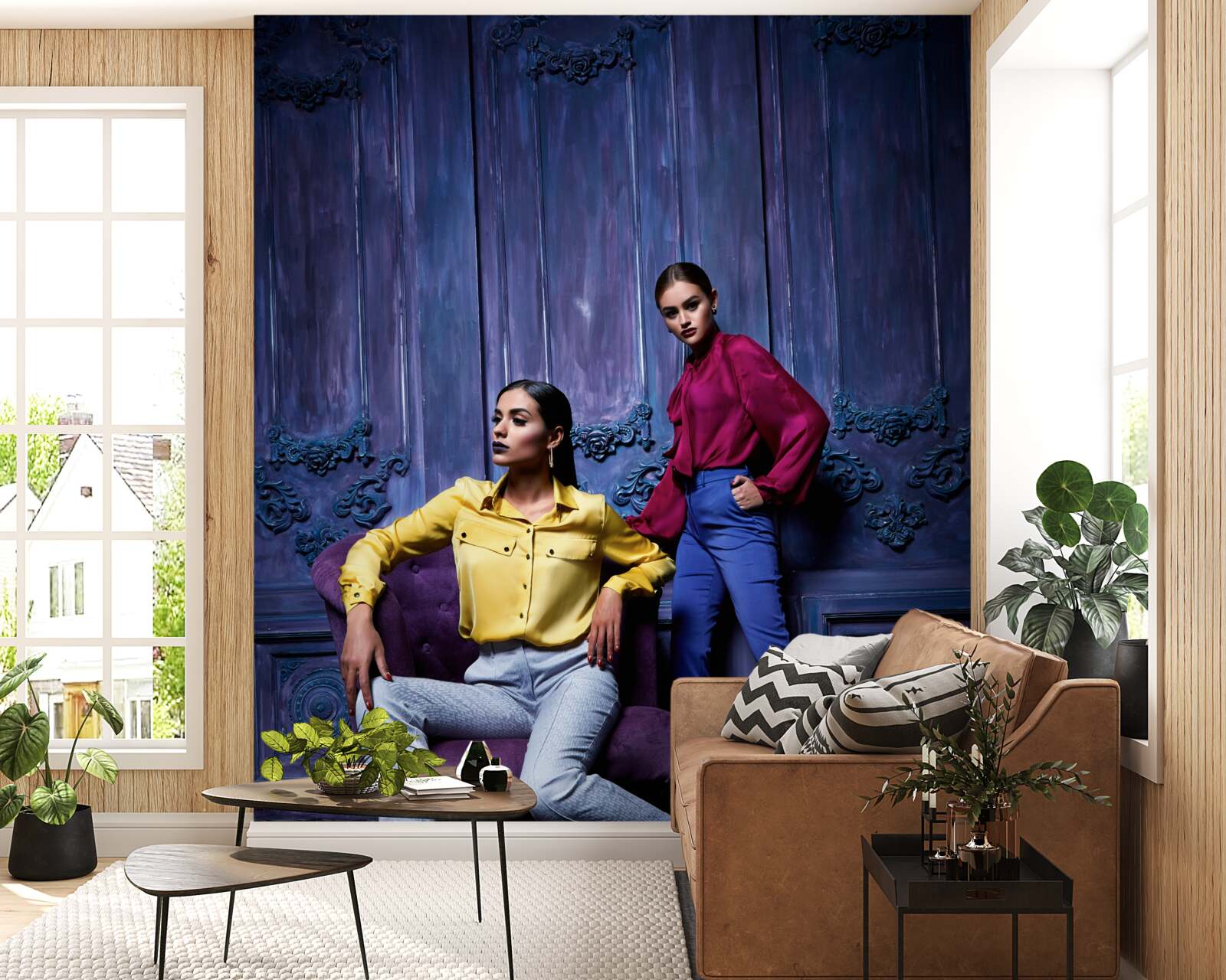 Fotobehang meisjes op schoenen met hoge hakken nemen foto's bij de oude muur