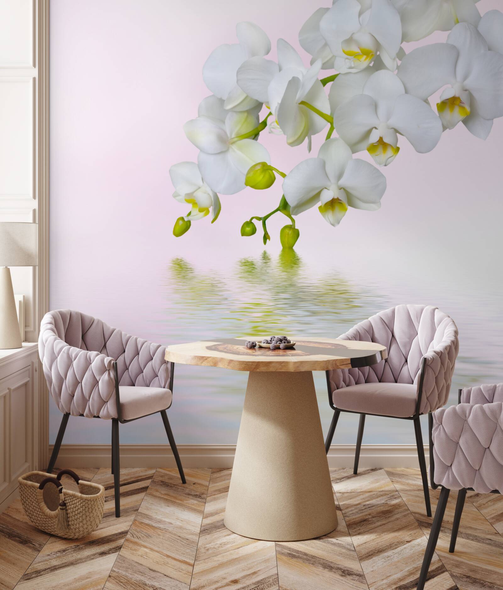 Fotobehang witte orchidee met bloemen en knoppen bij water