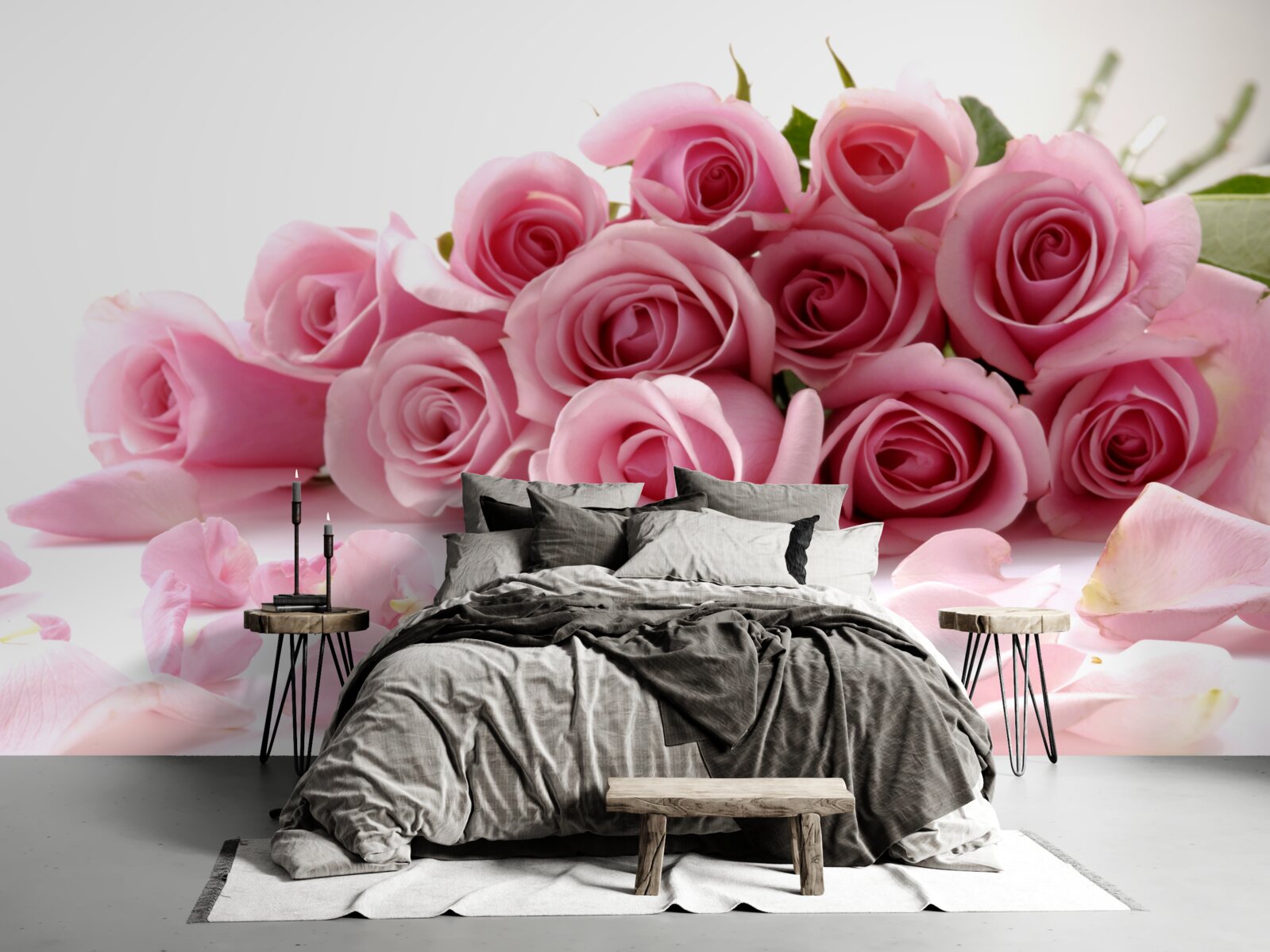 Fotobehang delicate roze rozen met bloemblaadjes dichtbij het wateroppervlak