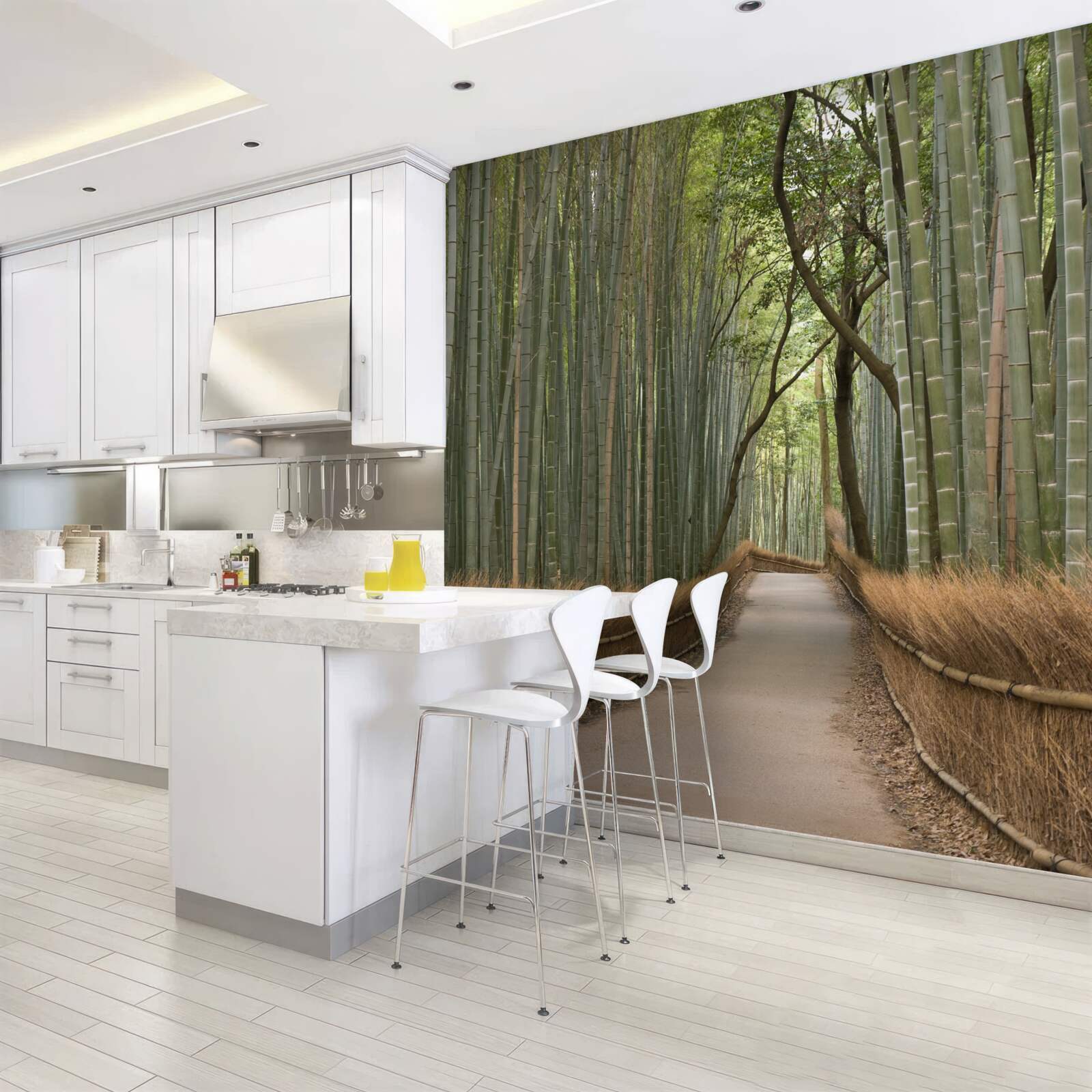 Fotobehang een eenzaam smal pad kronkelt door een bamboebos