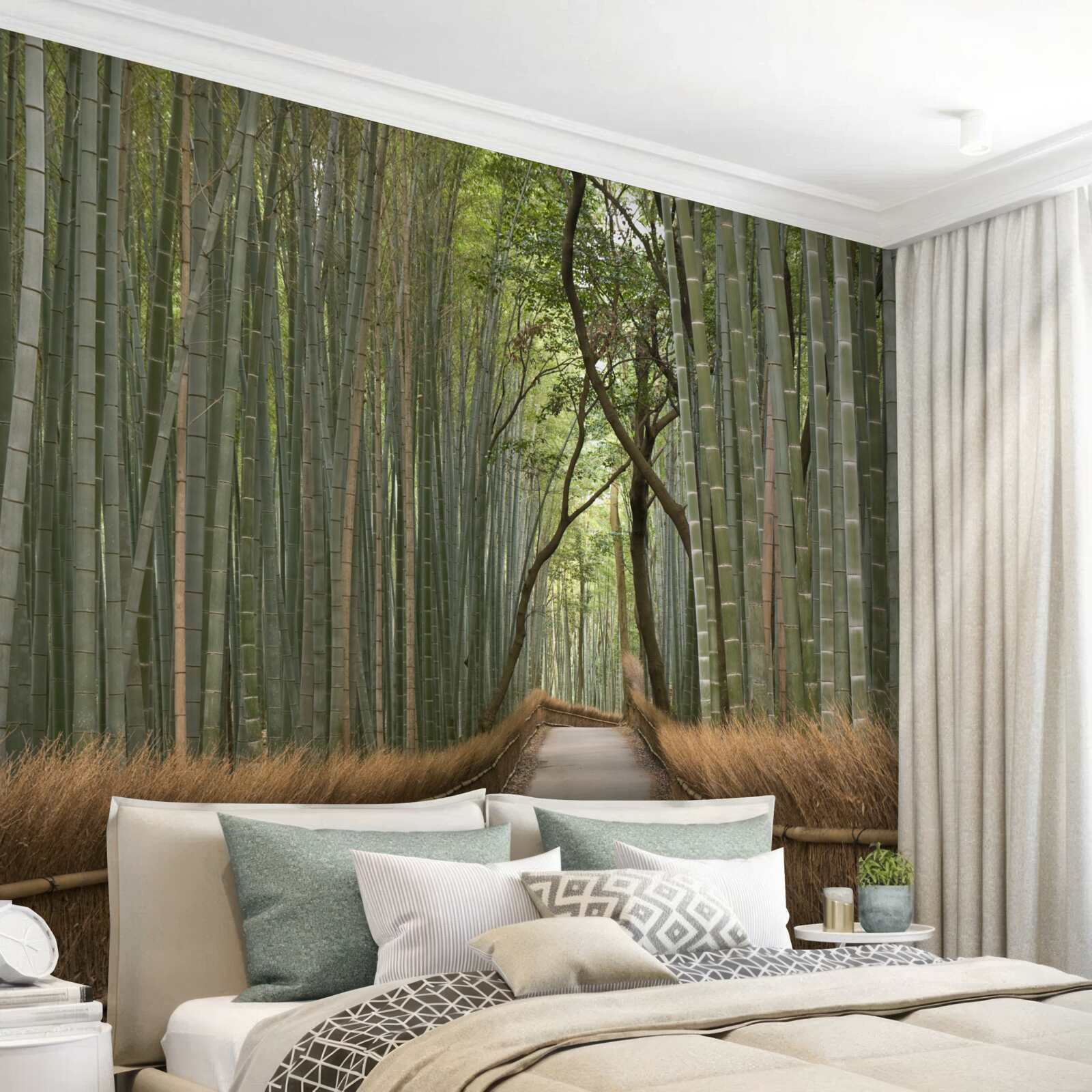 Fotobehang een eenzaam smal pad kronkelt door een bamboebos