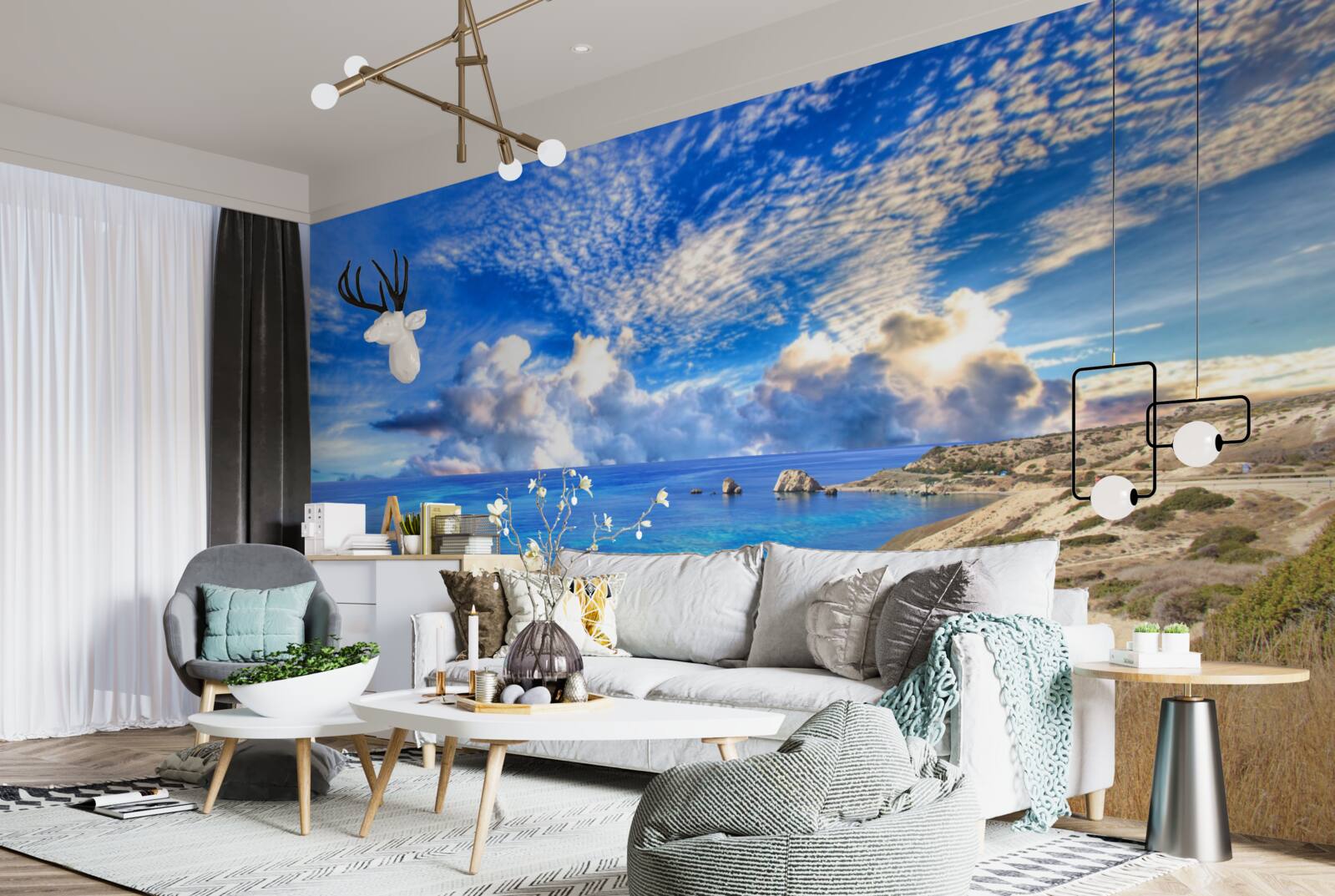 Fotobehang cirruswolken aan de horizon op het grensvlak tussen land en oceaan