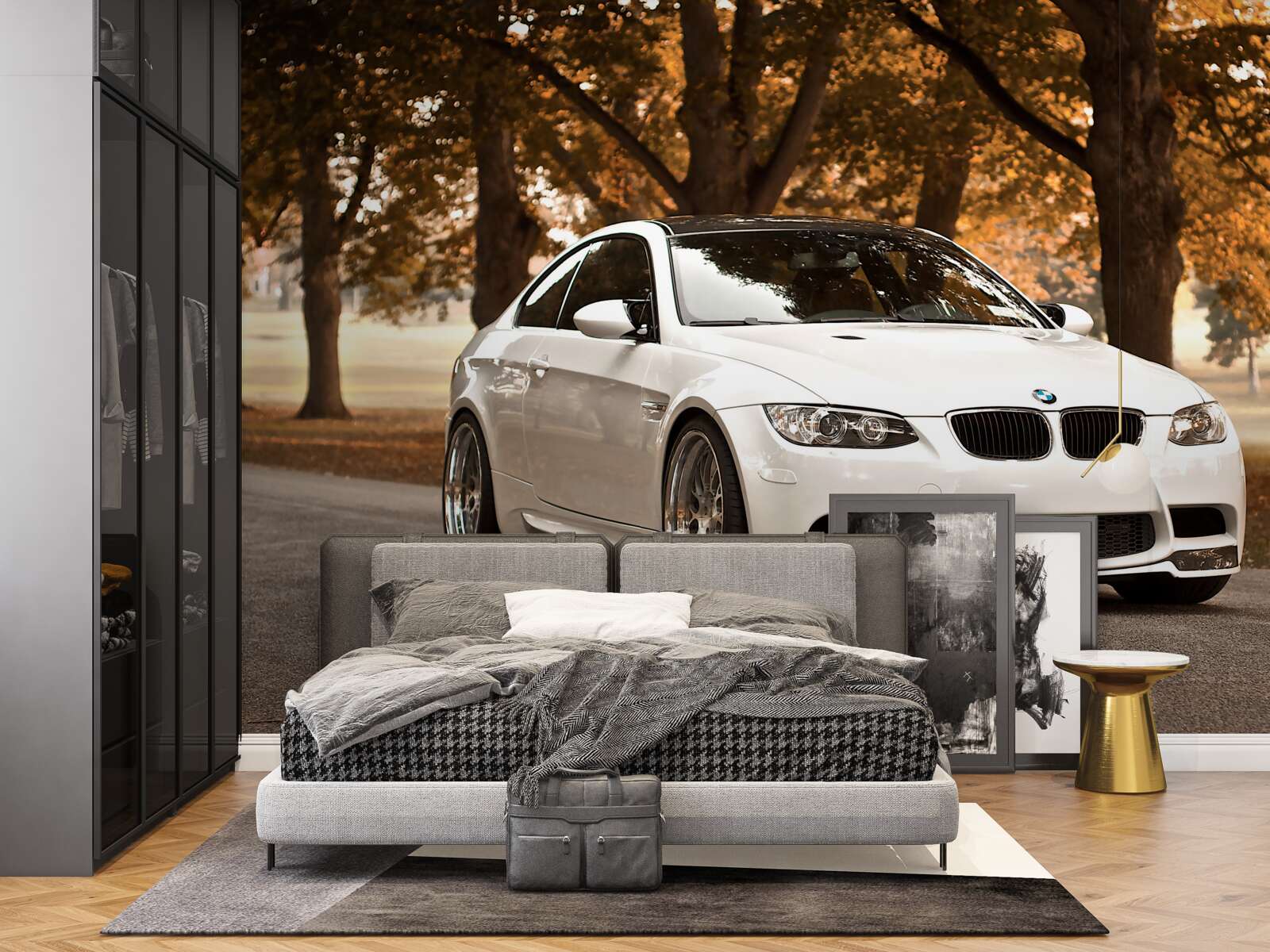 Fotobehang een witte bmw rijdt over de weg in de herfst