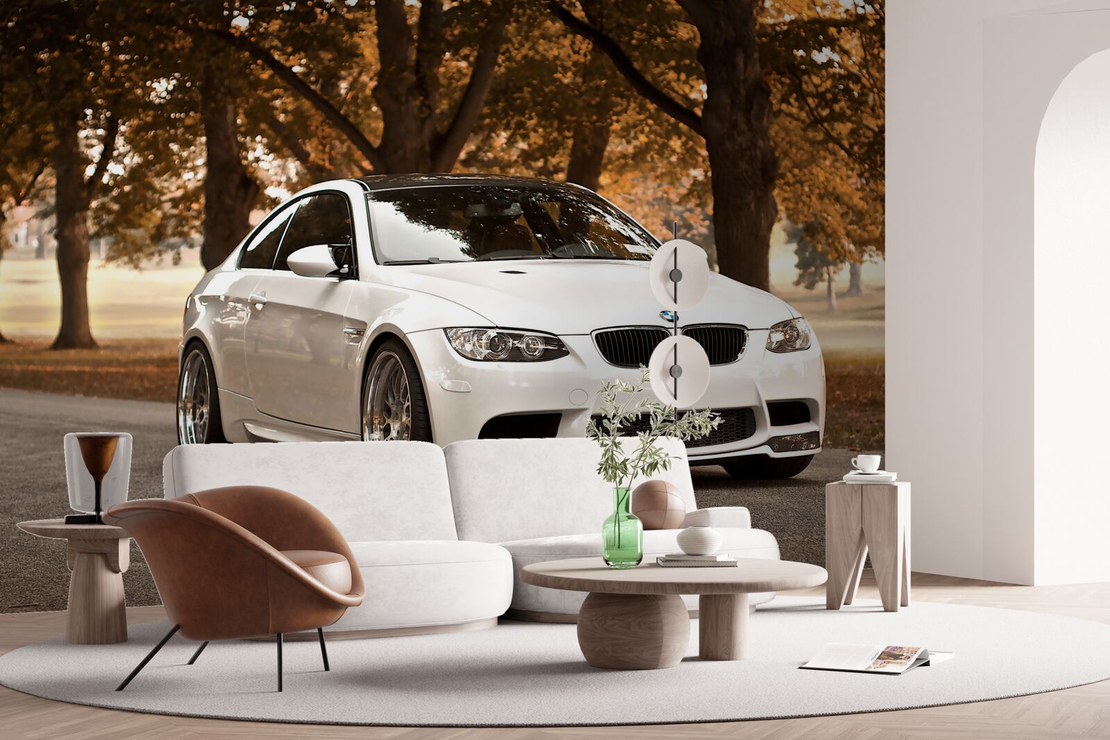 Fotobehang een witte bmw rijdt over de weg in de herfst