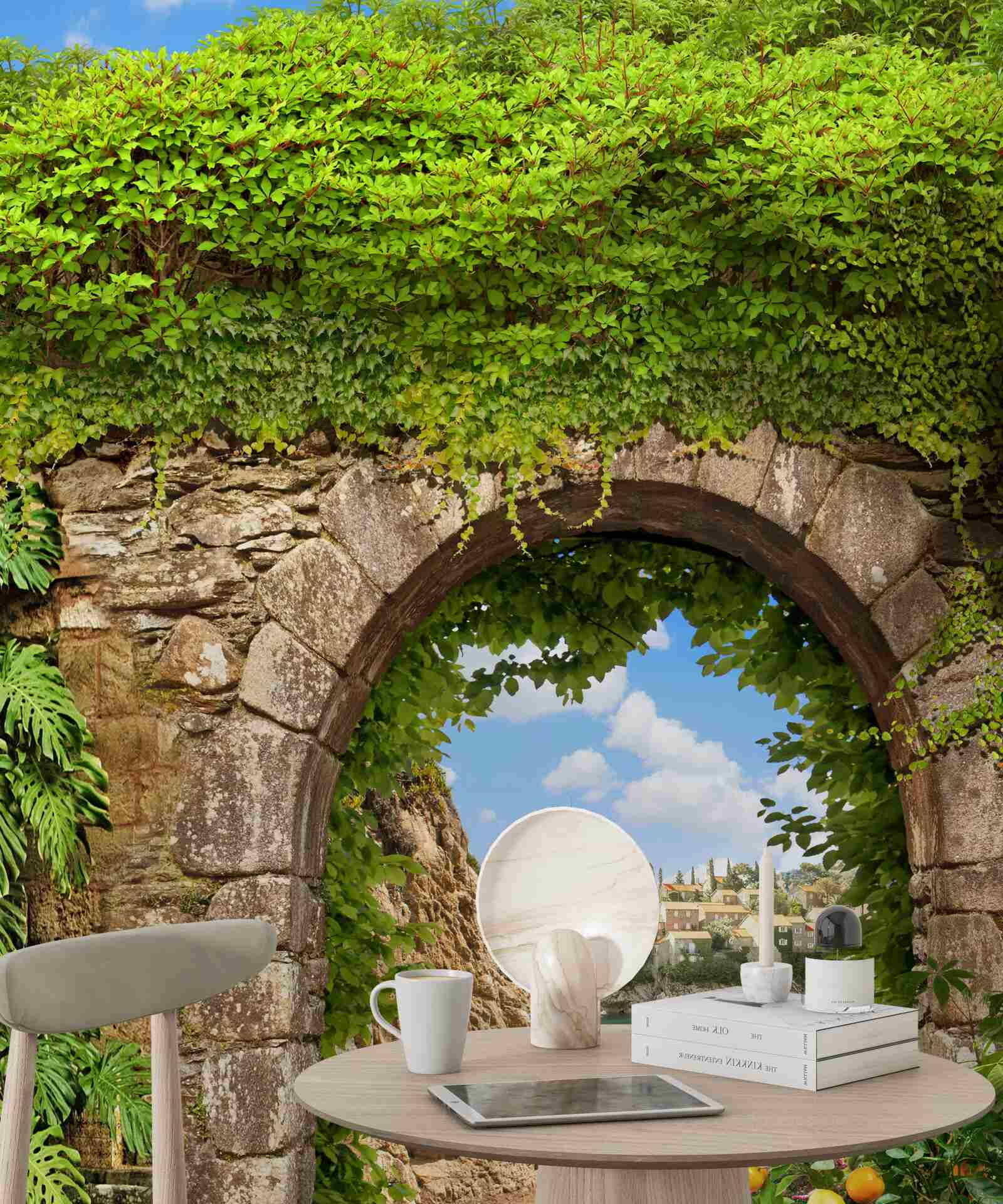 Fotobehang oude stenen boog verweven met groen