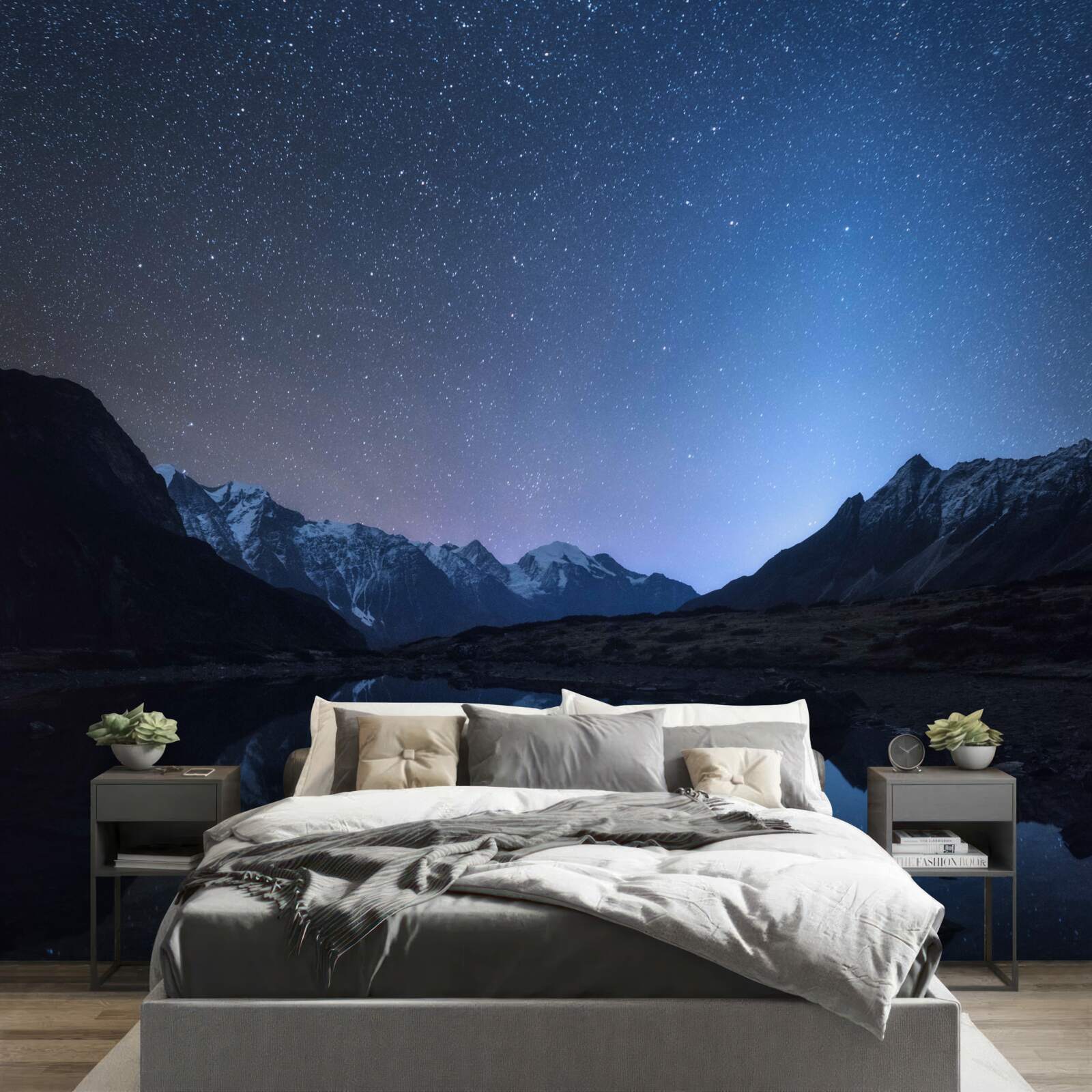 Fotobehang schitterende nachtelijke hemel vol sterren in de bergen bij de vijver