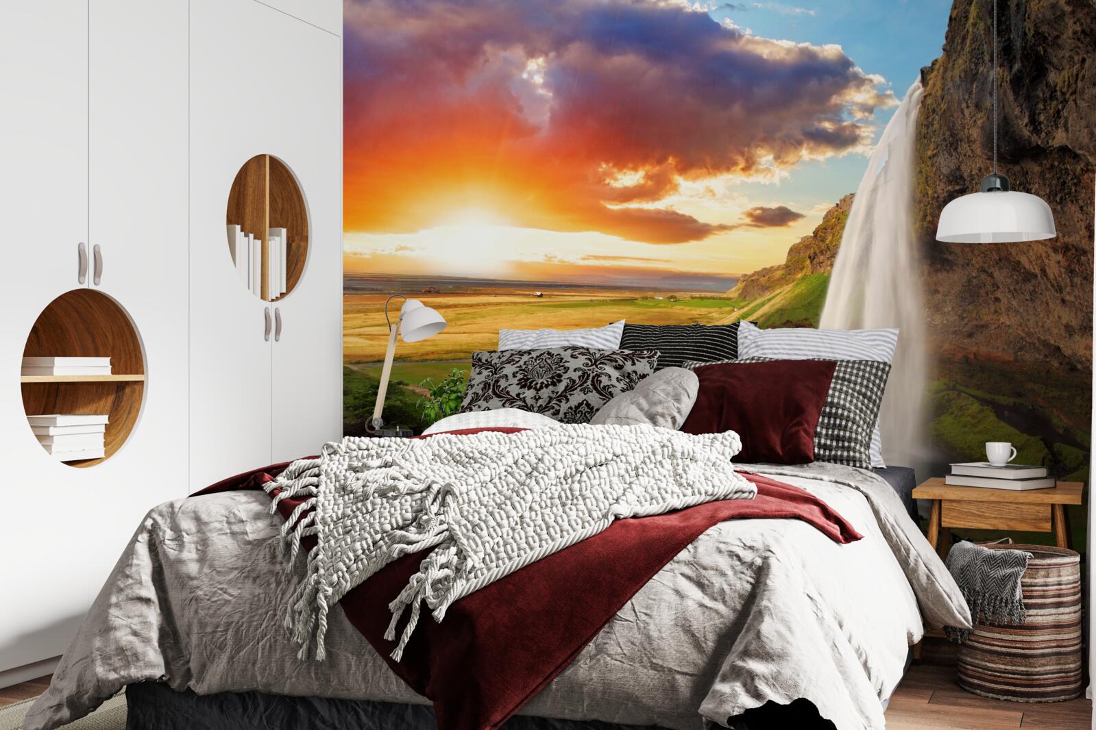 Fotobehang regenwoud ontvangt waterstromen van een hoge waterval