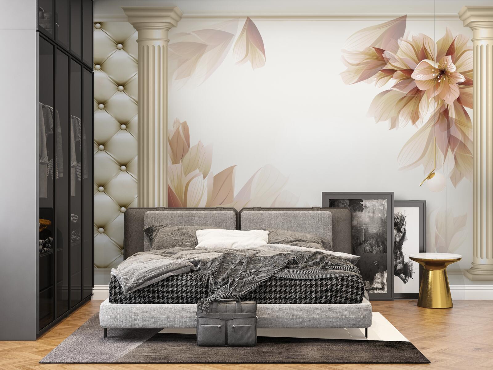 Fotobehang bloemen groeien bij hoge zuilen