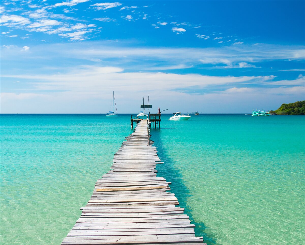 Fotobehang houten brug over turquoise water
