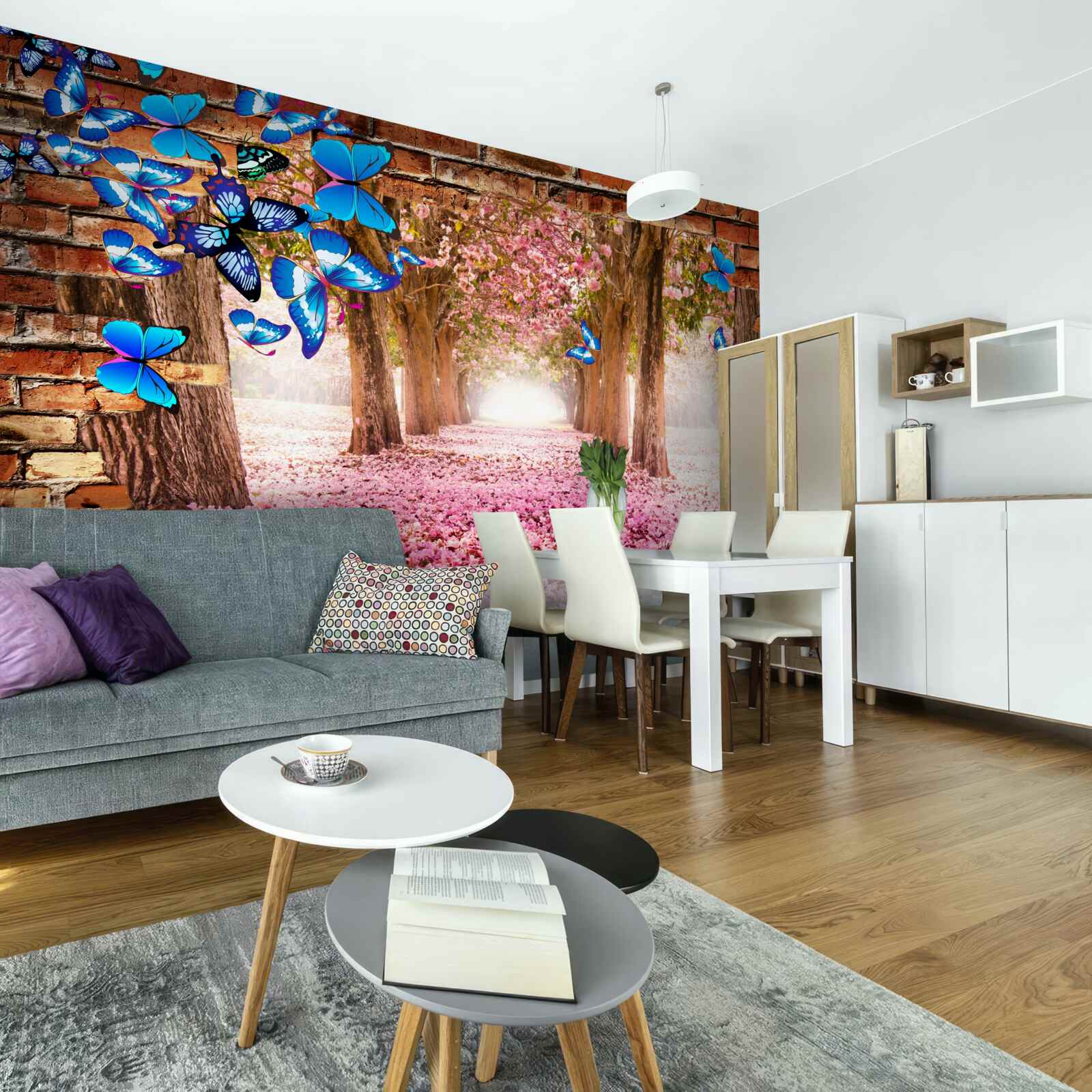 Fotobehang sakura trekt vlinders aan met zijn bloemen