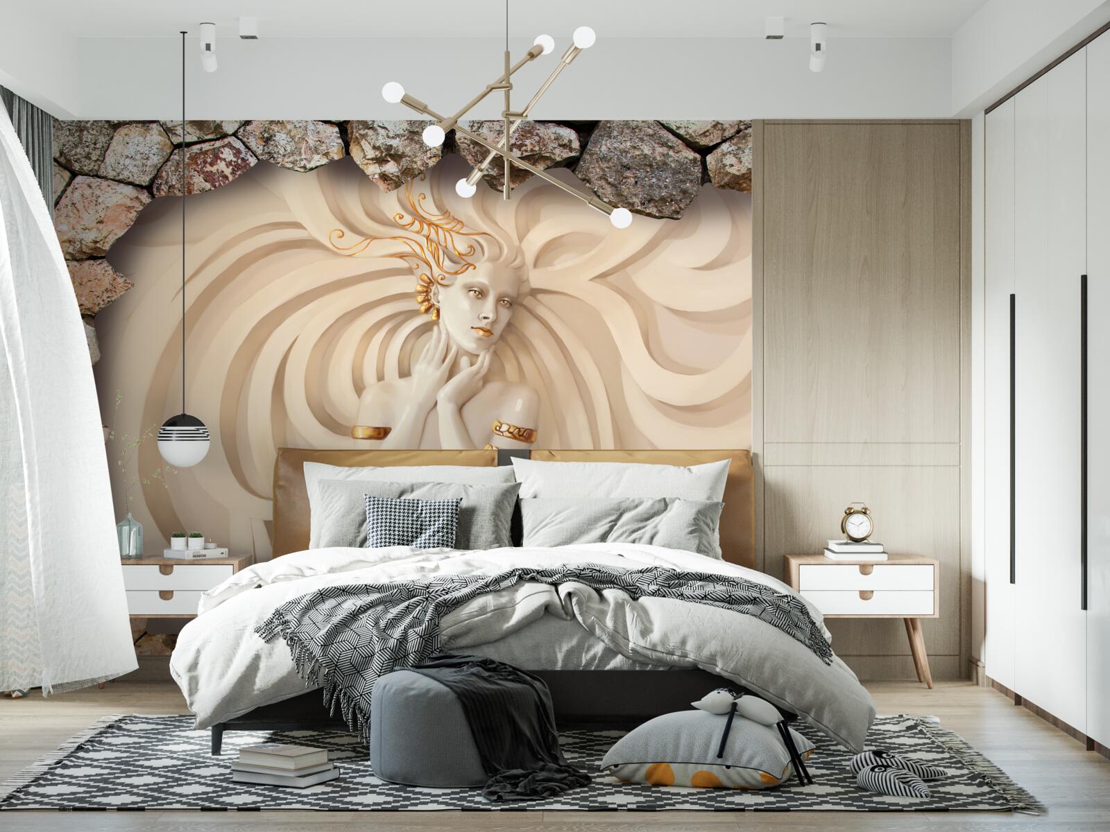 Fotobehang afbeelding van een meisje met lang haar en goud in een steen