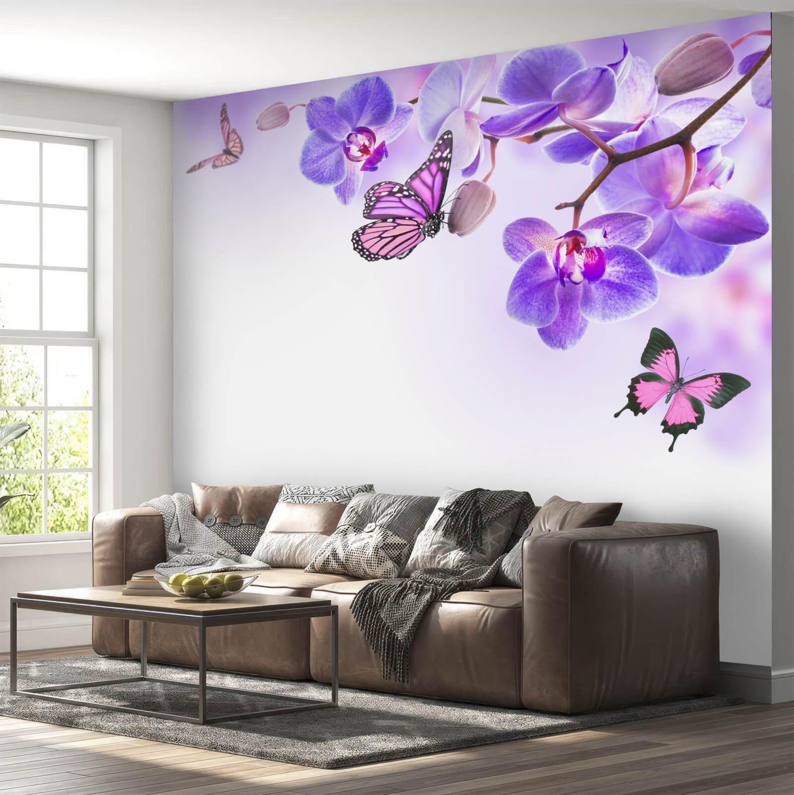 Fotobehang vlinders zweven over orchideeën met violetblauwe bloemblaadjes