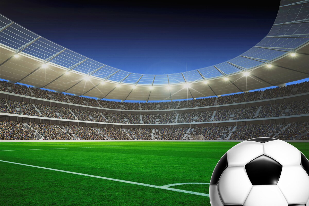 Fotobehang een voetbal ligt op het veld