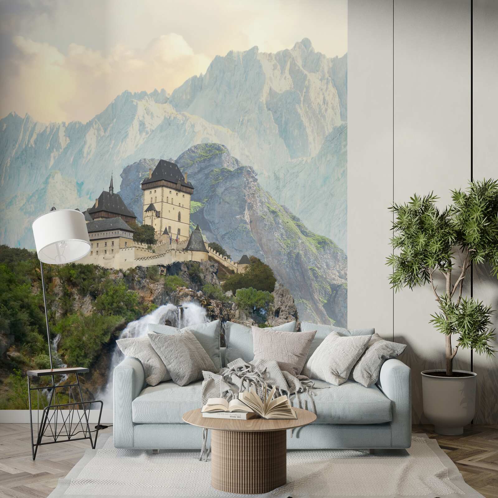 Fotobehang karlštejn is een kasteel in de bergen.