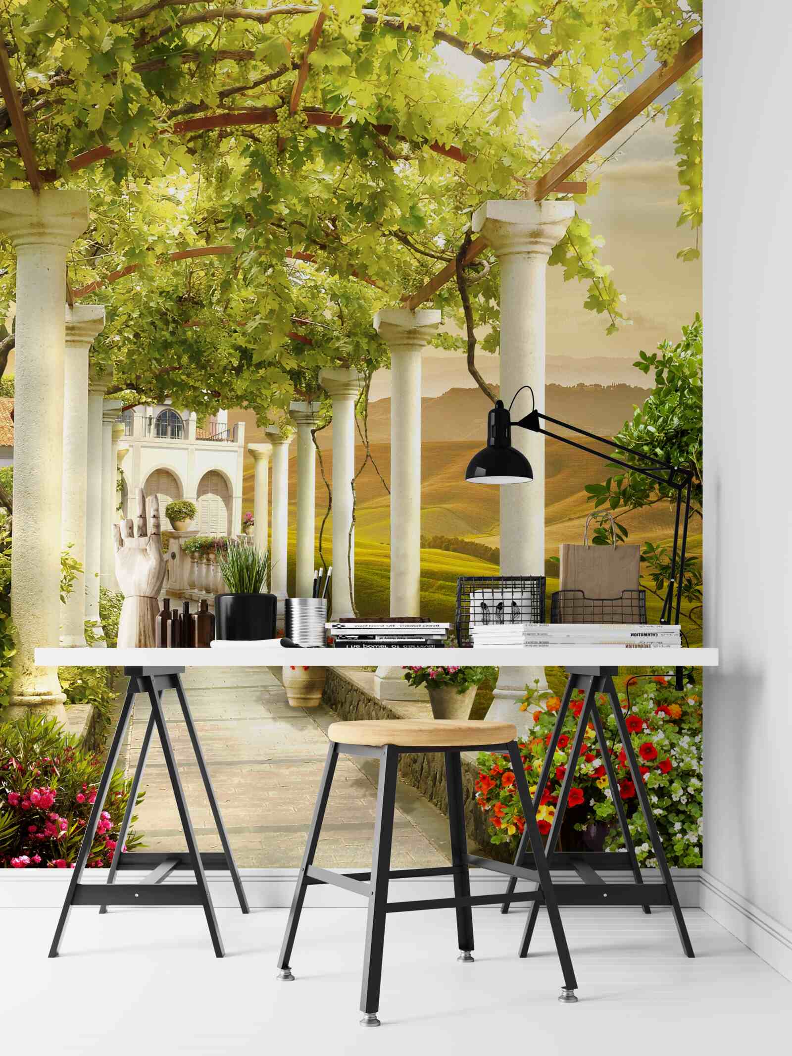 Fotobehang de wijnranken wikkelen zich rond de kolommen