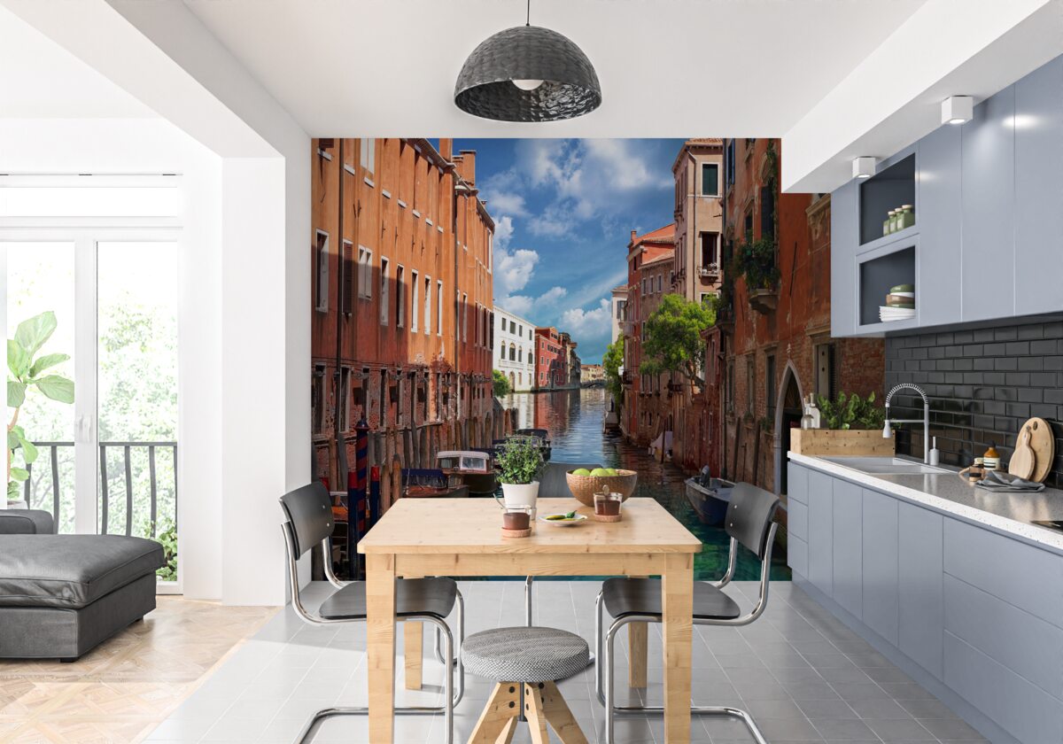 Fotobehang smalle doorgang tussen gebouwen in Venetië