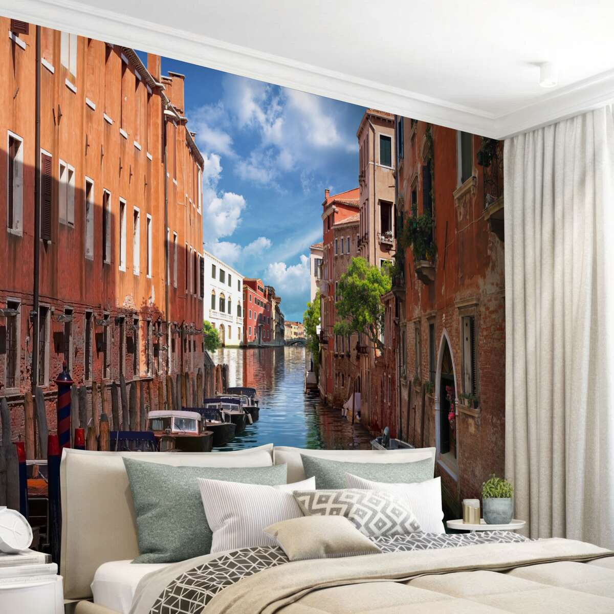 Fotobehang smalle doorgang tussen gebouwen in Venetië