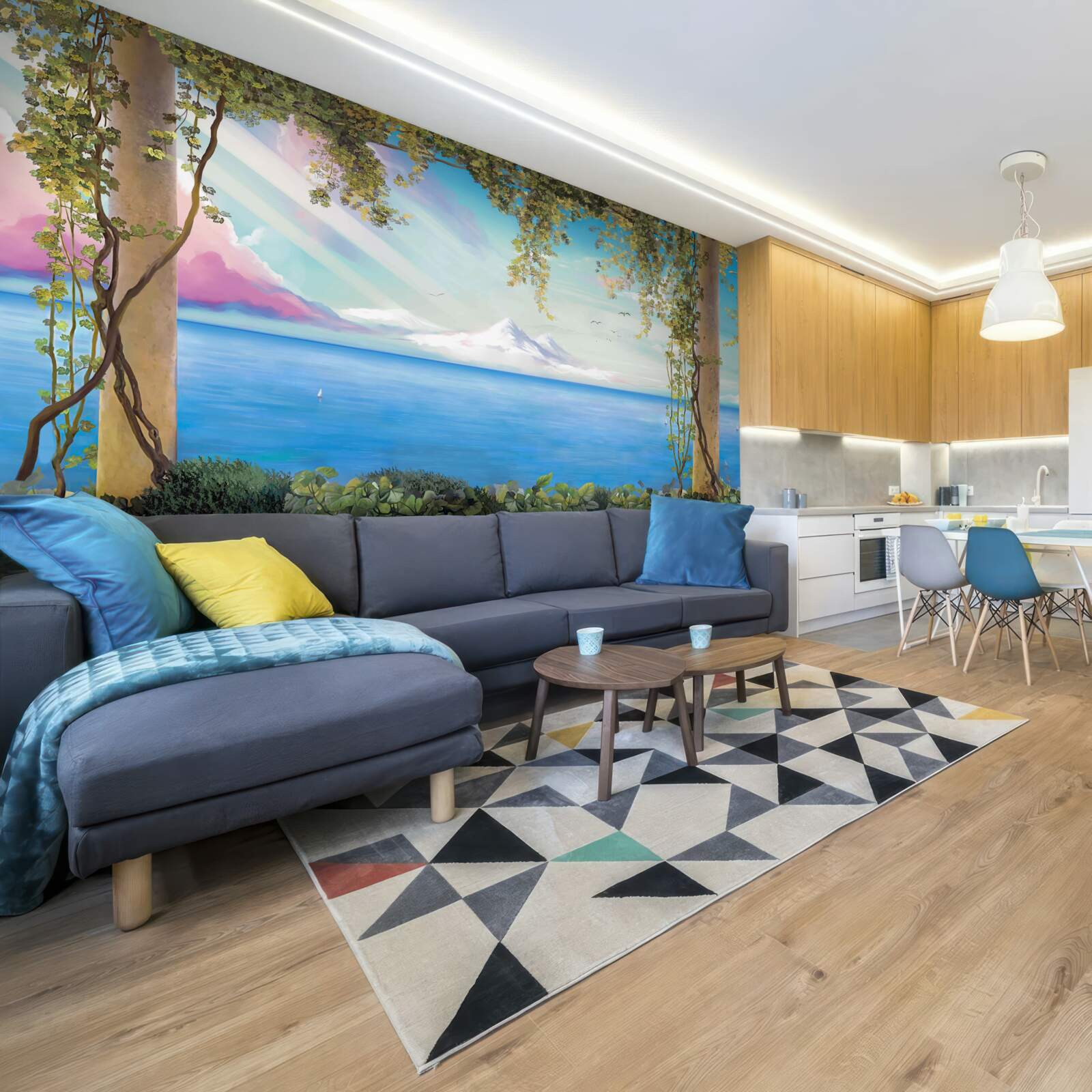 Fotobehang landschap met zee en bergen in de verte