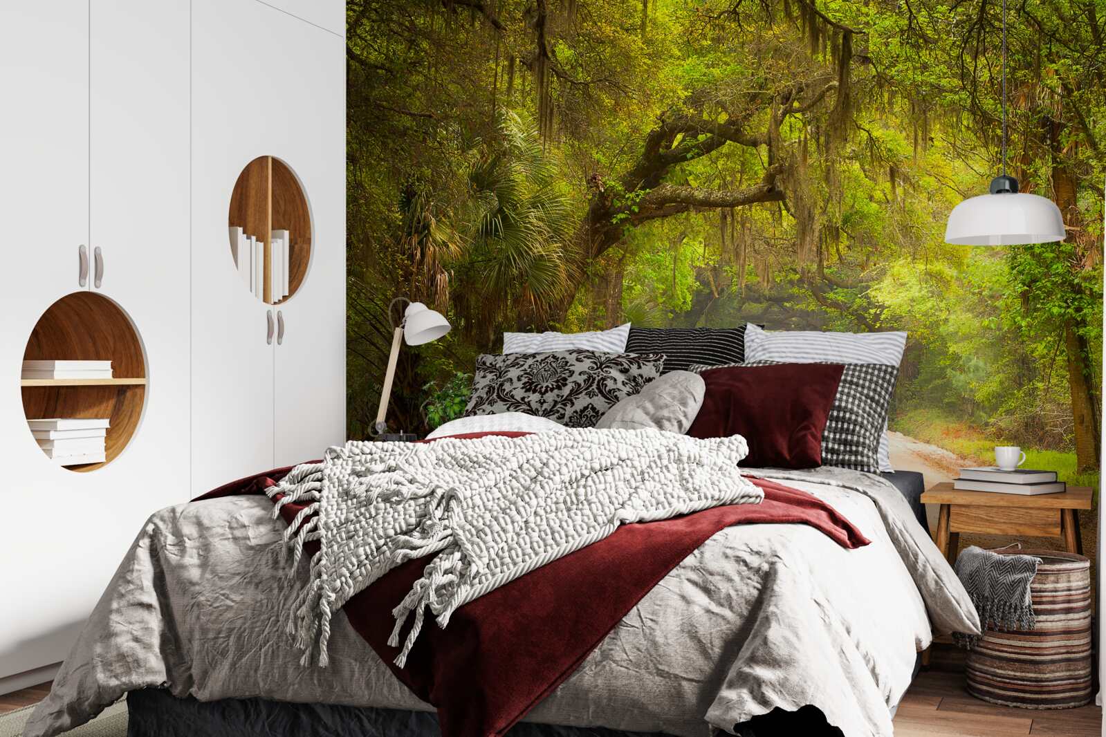 Fotobehang ruime baan omgeven door groen gebladerte