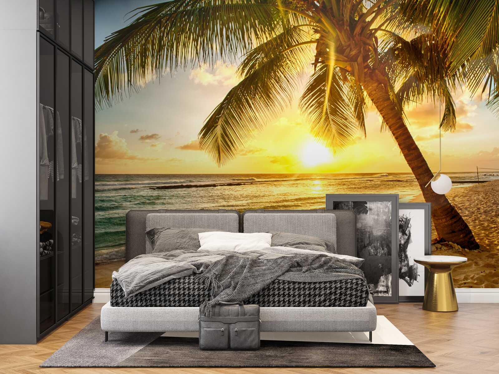 Fotobehang de zon gaat onder aan de horizon van de oceaan en verlicht de palmbomen