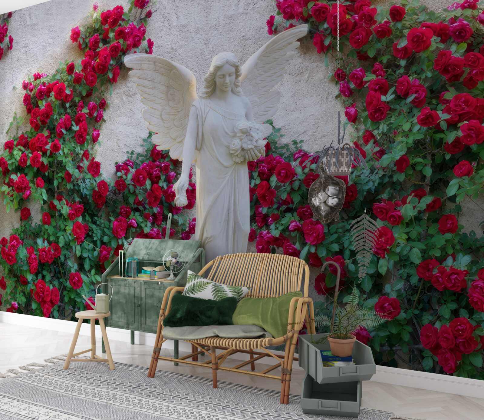 Fotobehang standbeeld van een engel omringd door scharlakenrode bloemen