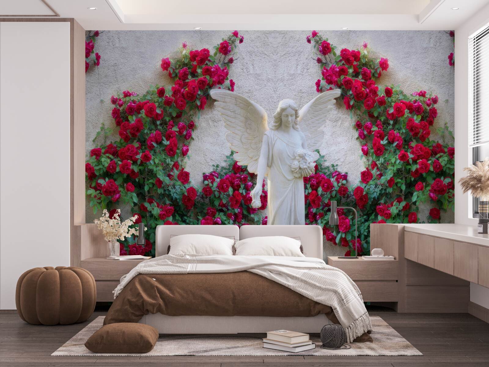 Fotobehang standbeeld van een engel omringd door scharlakenrode bloemen