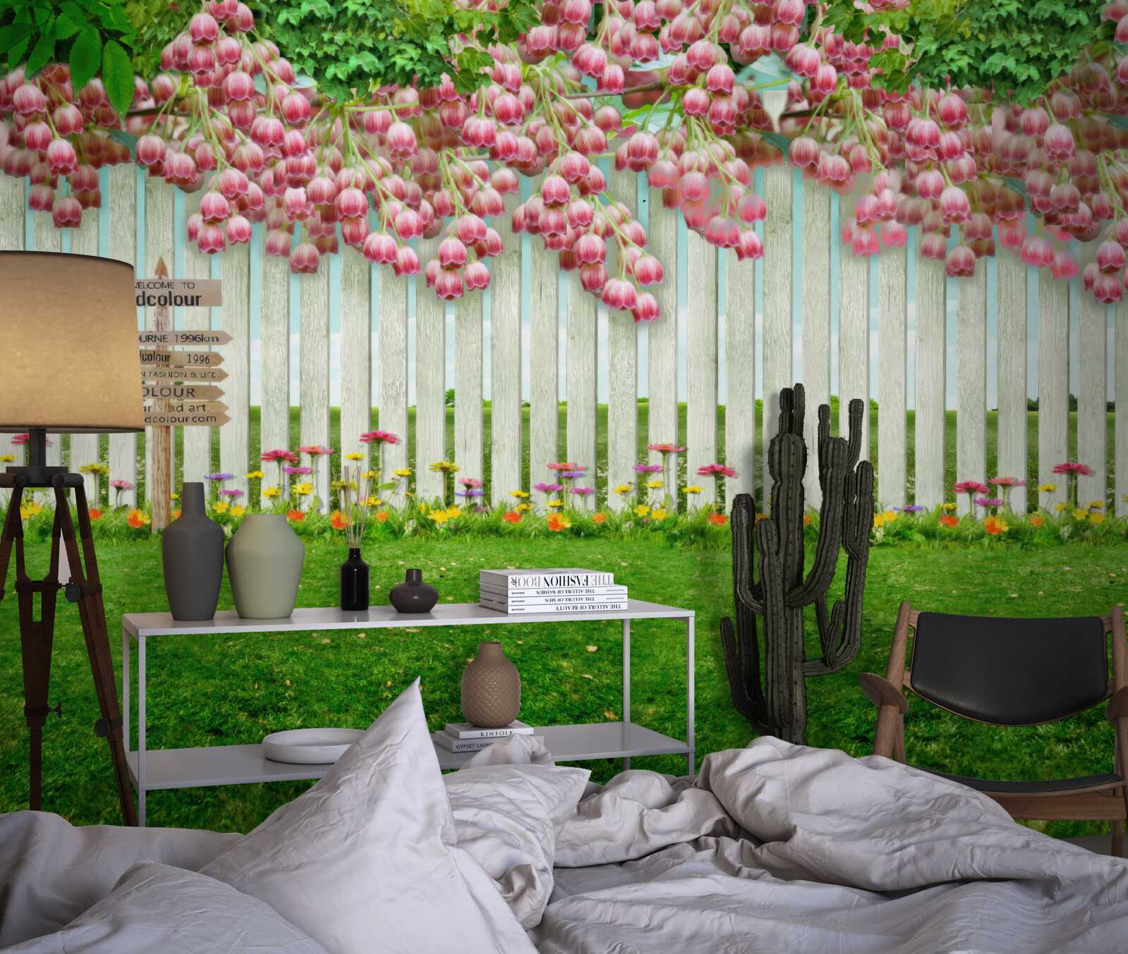 Fotobehang roze bloemen cascade over een wit hek