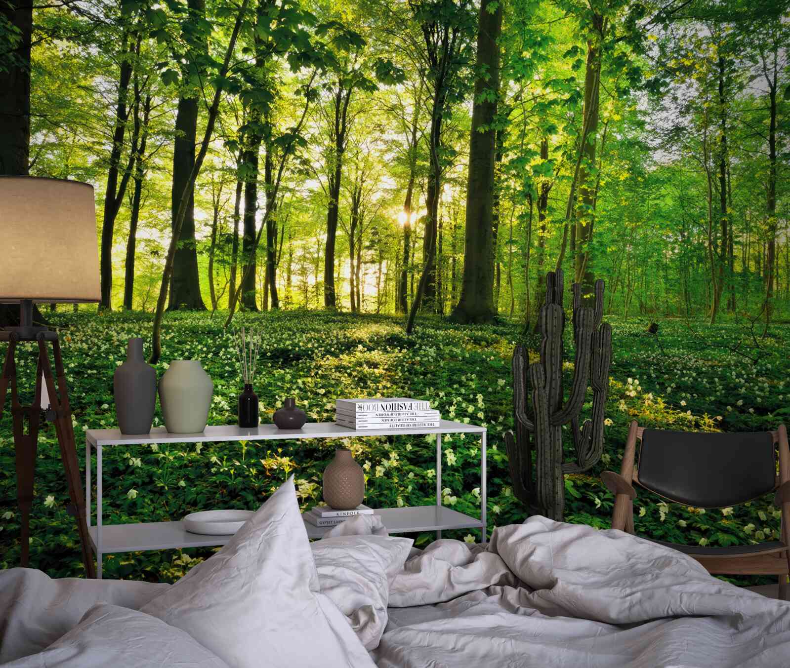 Fotobehang een open plek in een bos bedekt met bloemen