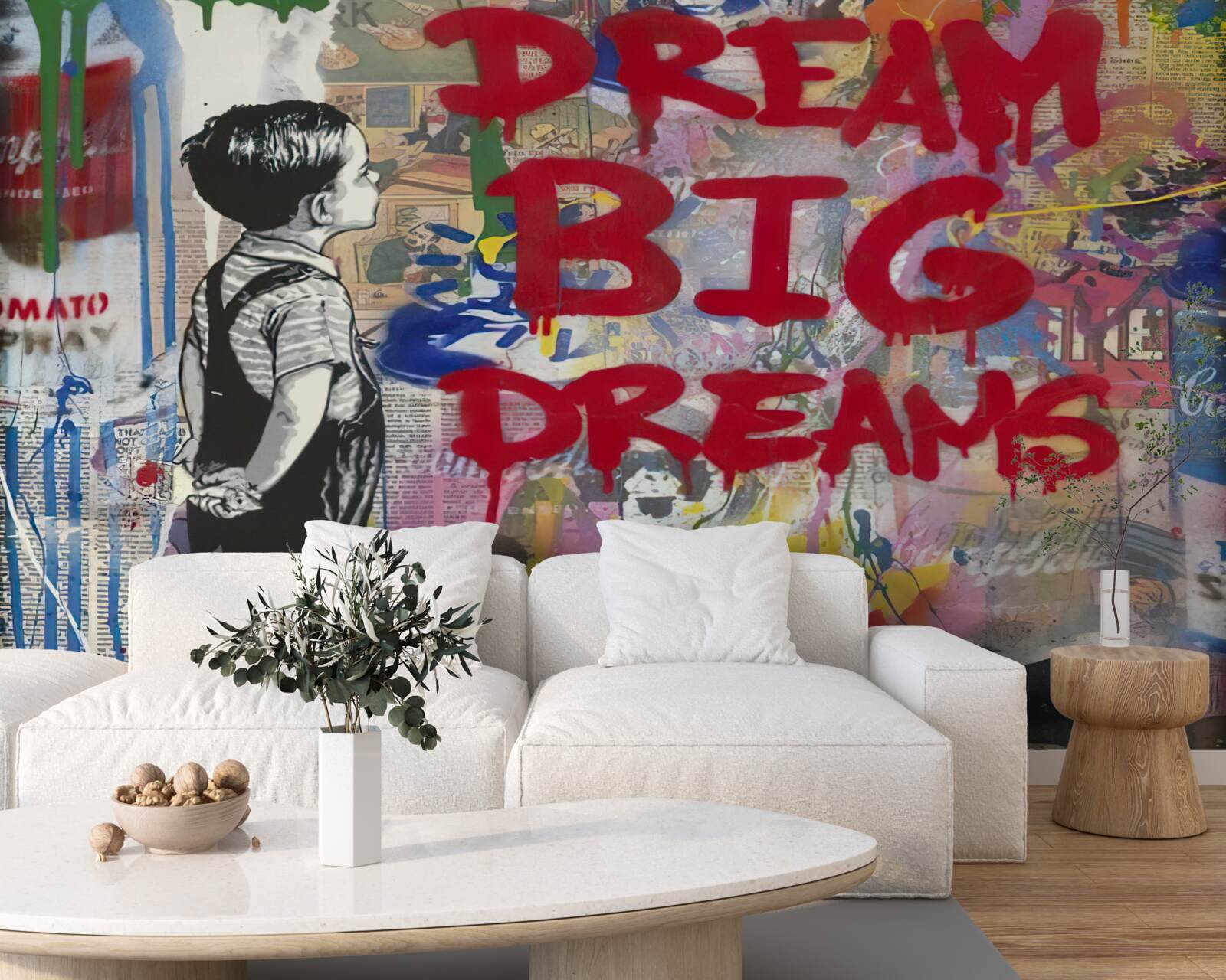 Fotobehang jongen observeert muur bedekt met tekeningen