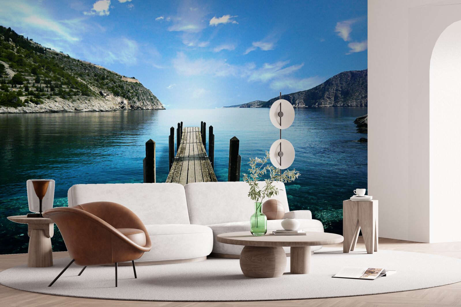 Fotobehang tegen de achtergrond van de lucht, de bergen en de rivier zie je de pontonbrug