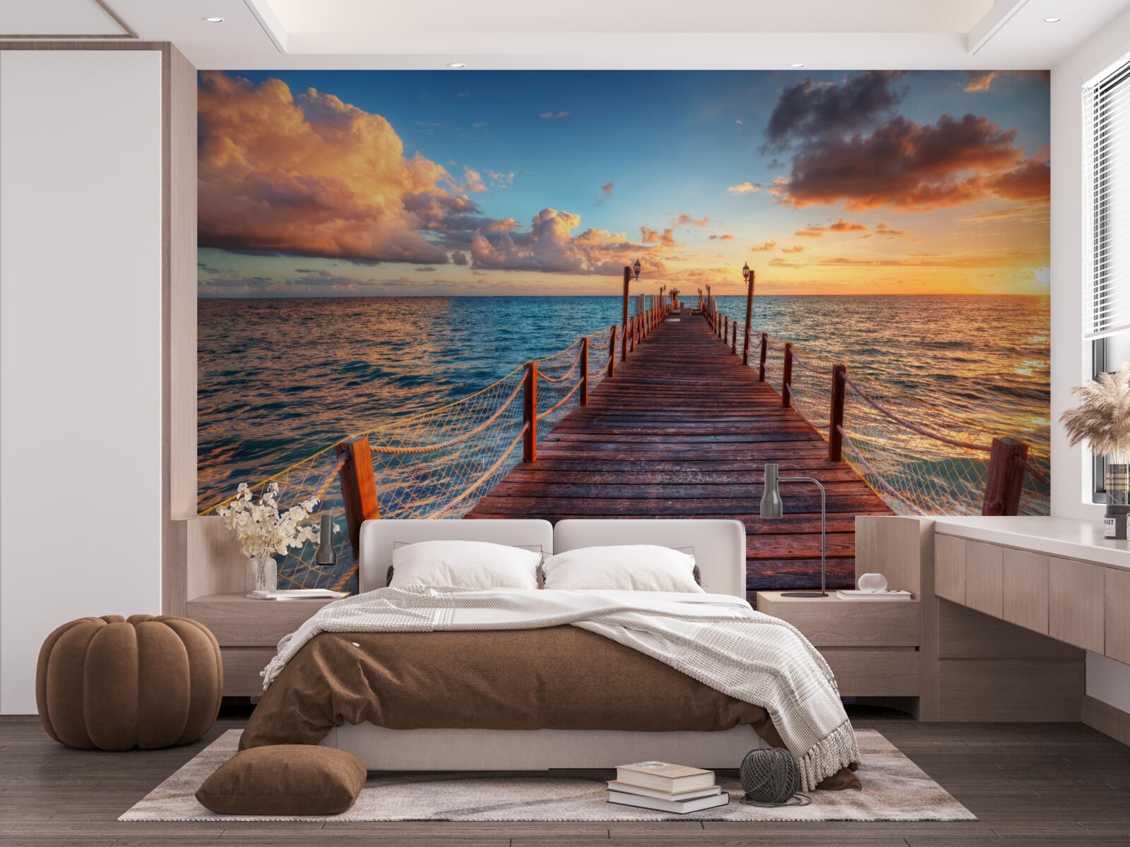 Fotobehang een brug die in de zee uitsteekt