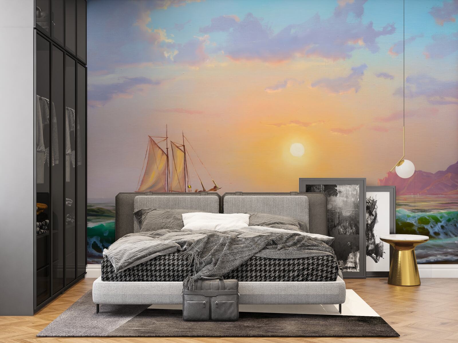 Fotobehang het schip vaart tegen de achtergrond van de zonsondergang