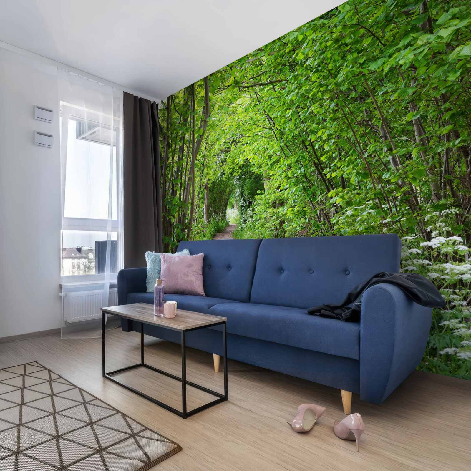 Fotobehang pad door het dichte smaragdgroene bos