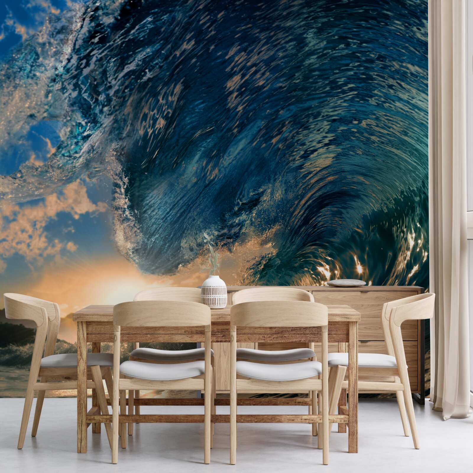 Fotobehang reusachtige golf tegen de achtergrond van de ondergaande zon