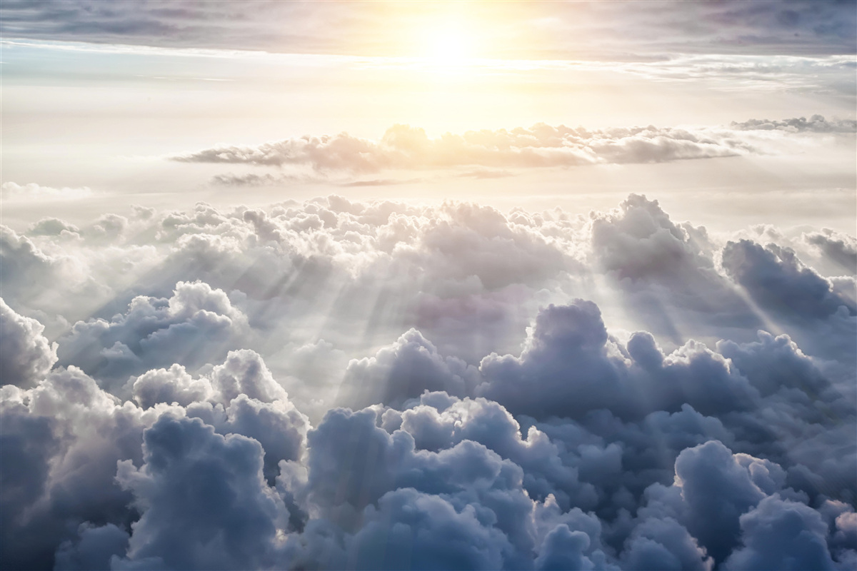 Fotobehang Het licht was hoog boven de weelderige wolken