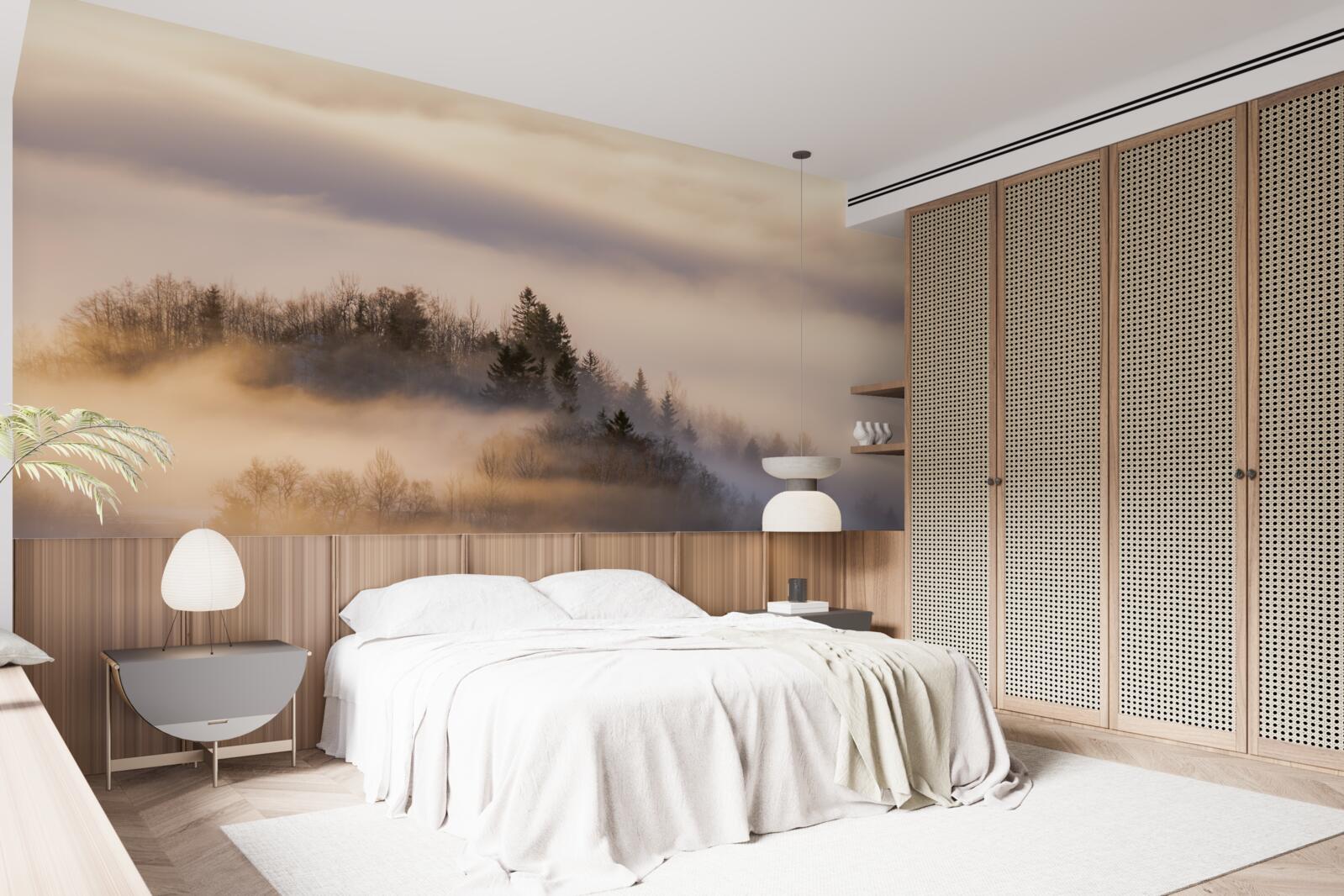 Fotobehang dichte mist tussen de bomen