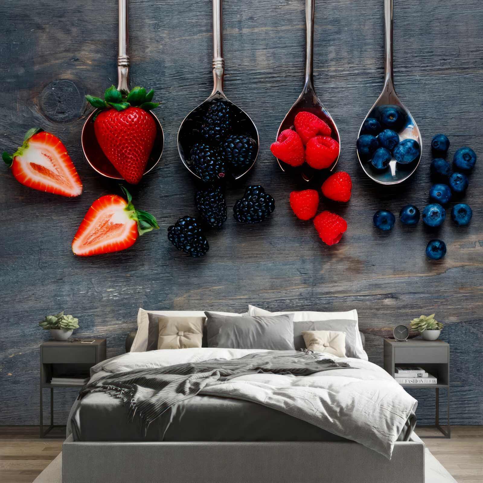 Fotobehang Lepels gevuld met bessen
