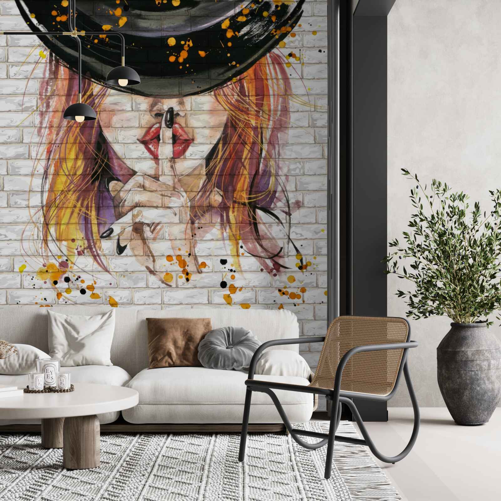 Fotobehang meisje met hoed bedekt haar mond met haar vinger