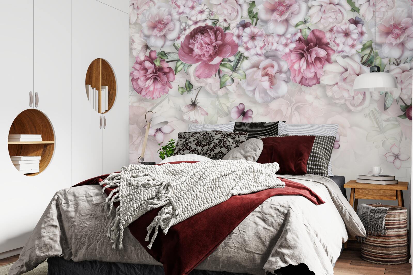 Fotobehang bloeiende pioenen in een rijke lila tint