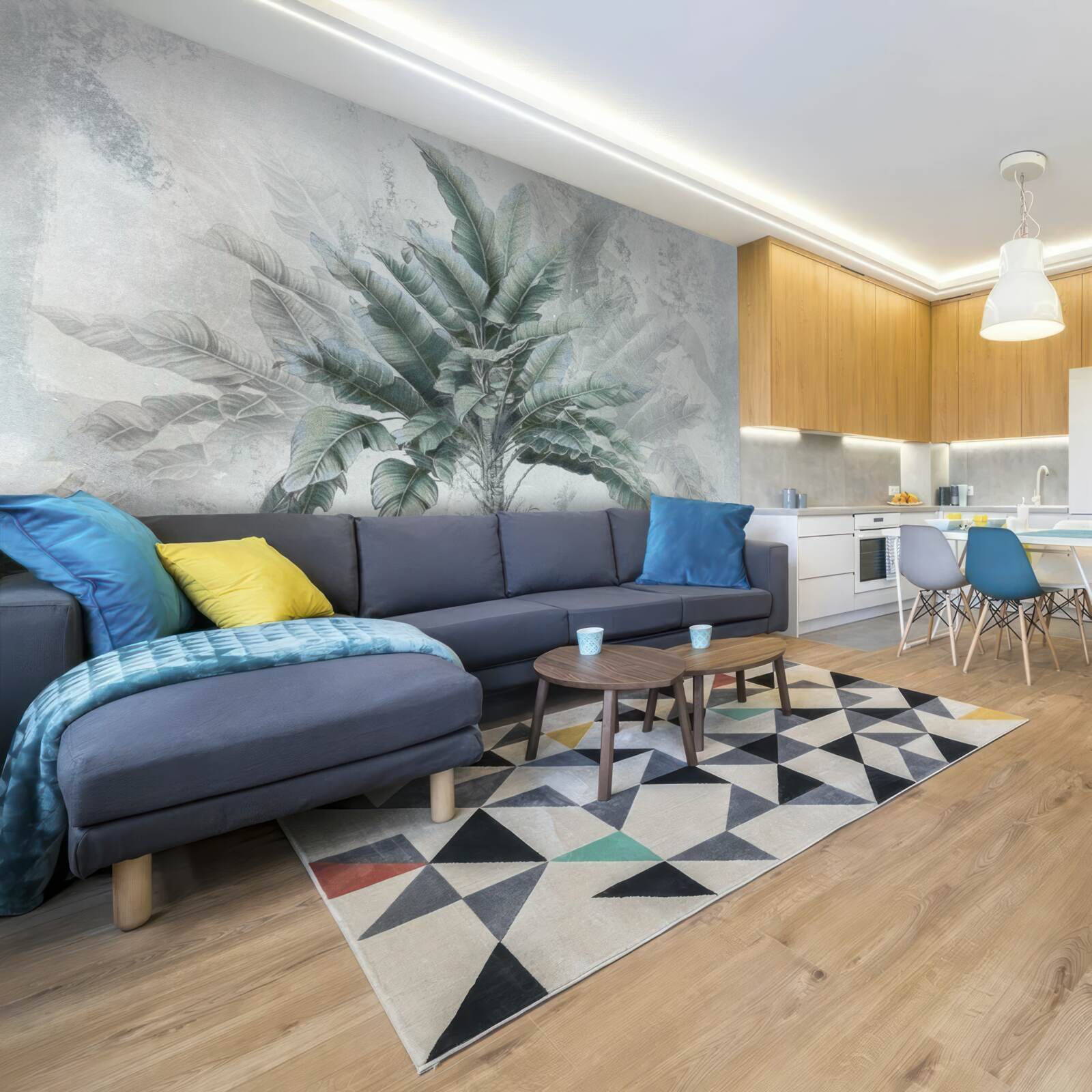 Fotobehang verborgen in de mist is een enorme palmboom