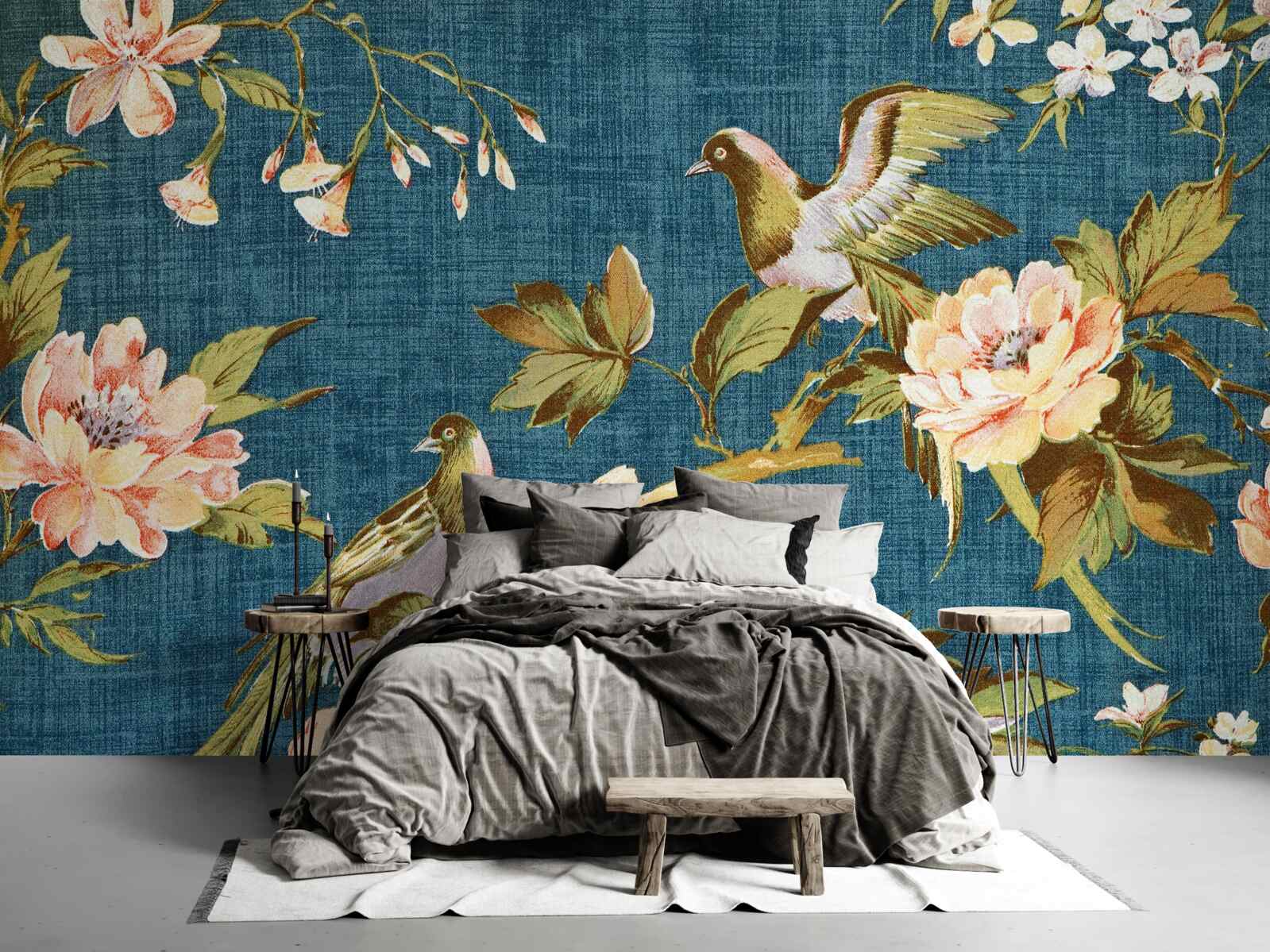 Fotobehang twee papegaaien tussen de rozen