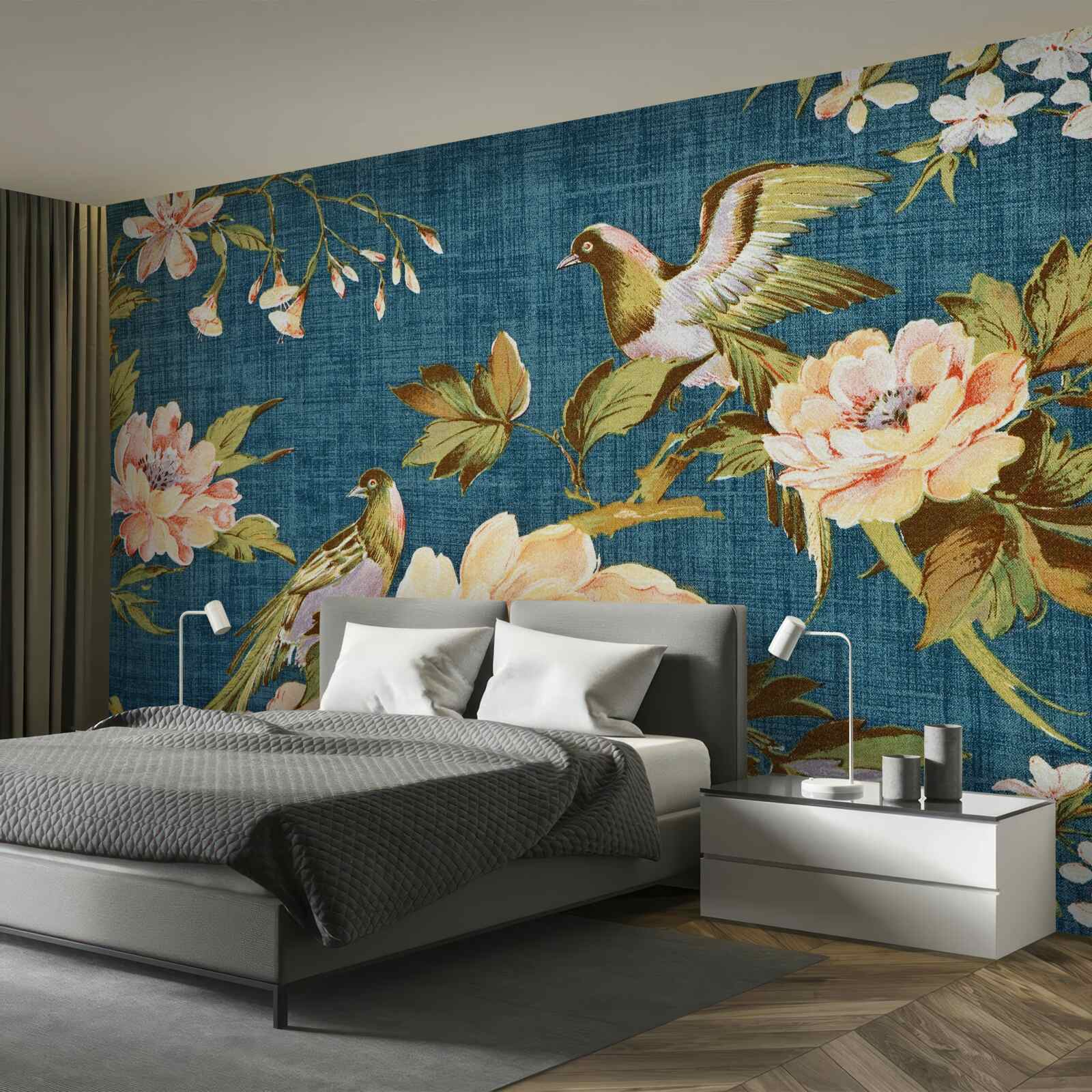 Fotobehang twee papegaaien tussen de rozen