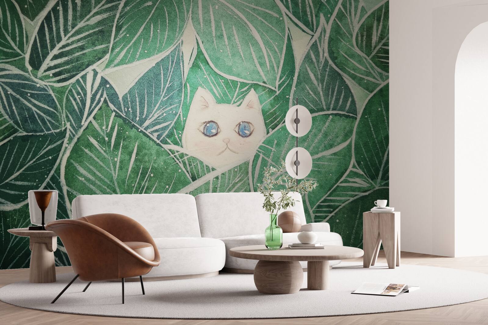 Fotobehang een kleine kat verdwaald tussen de groene bladeren