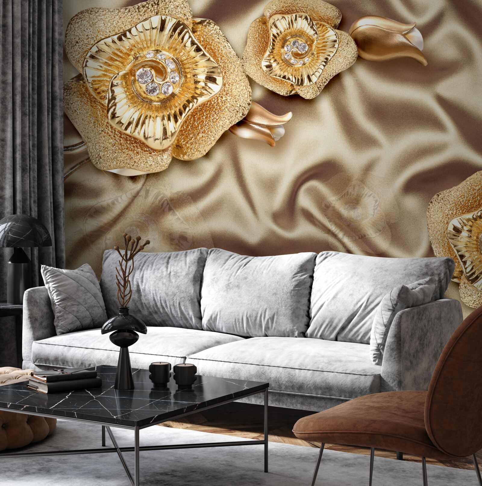 Fotobehang gouden details op zijde versierd met bronzen bloemen