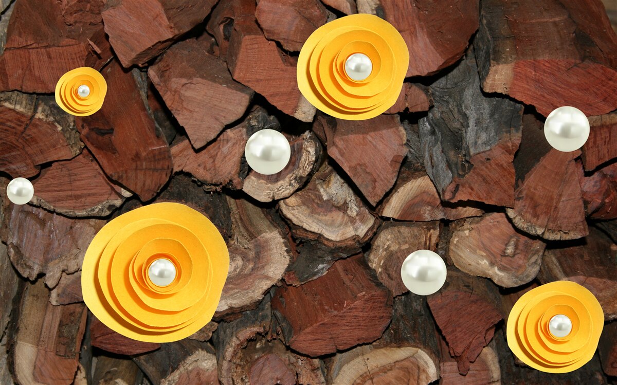Fotobehang geelgekleurde bloemen, parels en stukjes hout